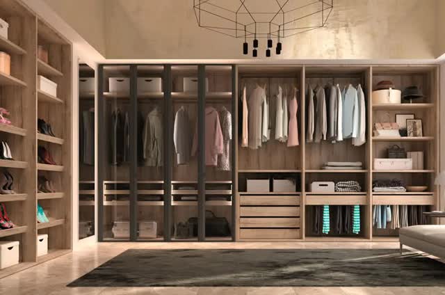 Propuesta de vestidor con madera, puertas de cristal y almacenaje abierto